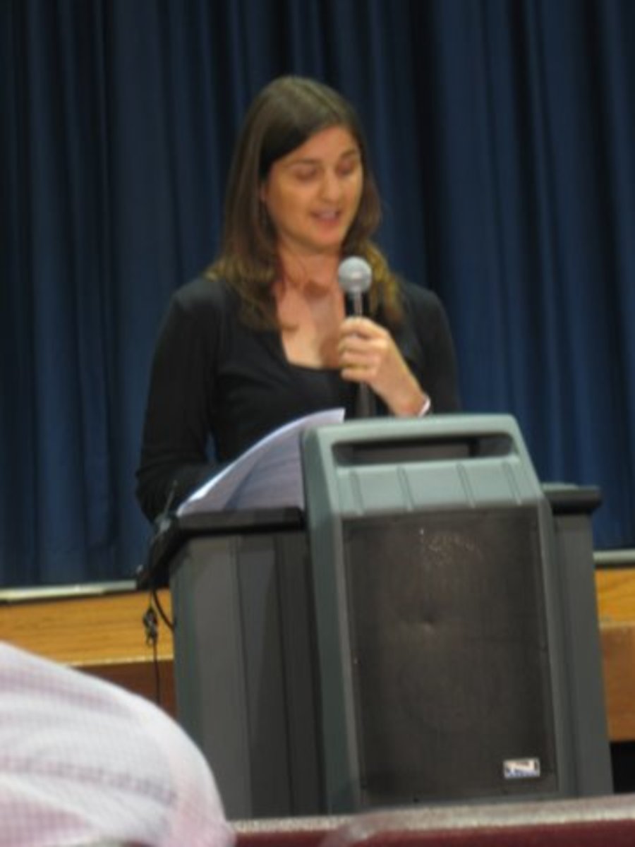 Author Katie Malachuk (’91) spoke at a PTSA meeting about her recent book. Photo by Stephanie Haven. 