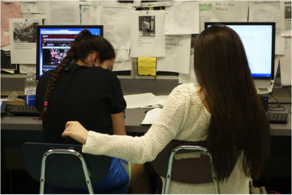 Editor-in-Chief Sarah Friedman and News Writer Margot Dionne edit a story together.  